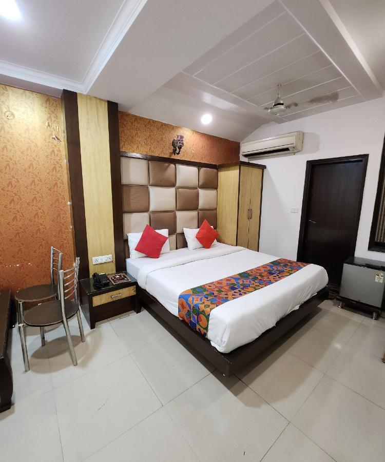 Capital O 6408 Hotel Delhi Heart Nova Deli Exterior foto