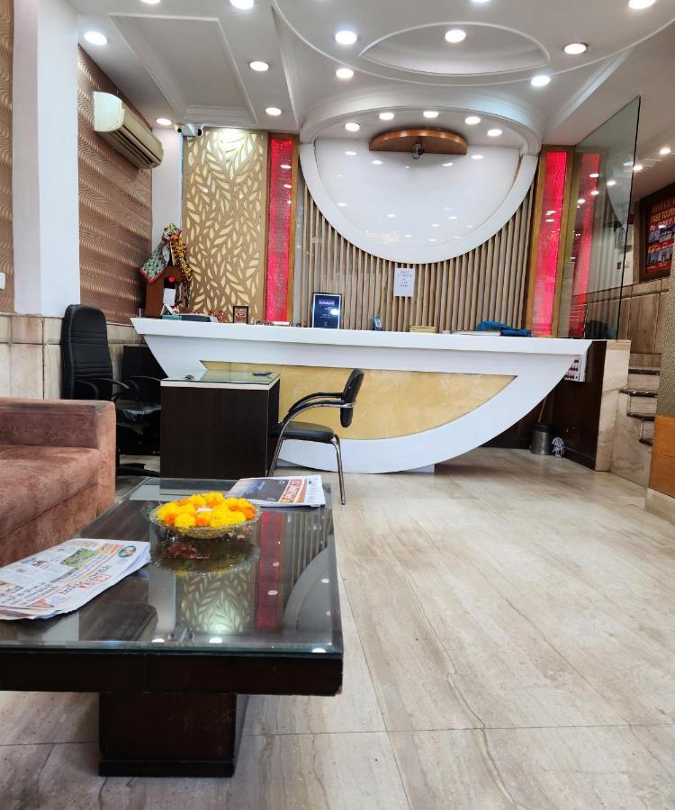 Capital O 6408 Hotel Delhi Heart Nova Deli Exterior foto