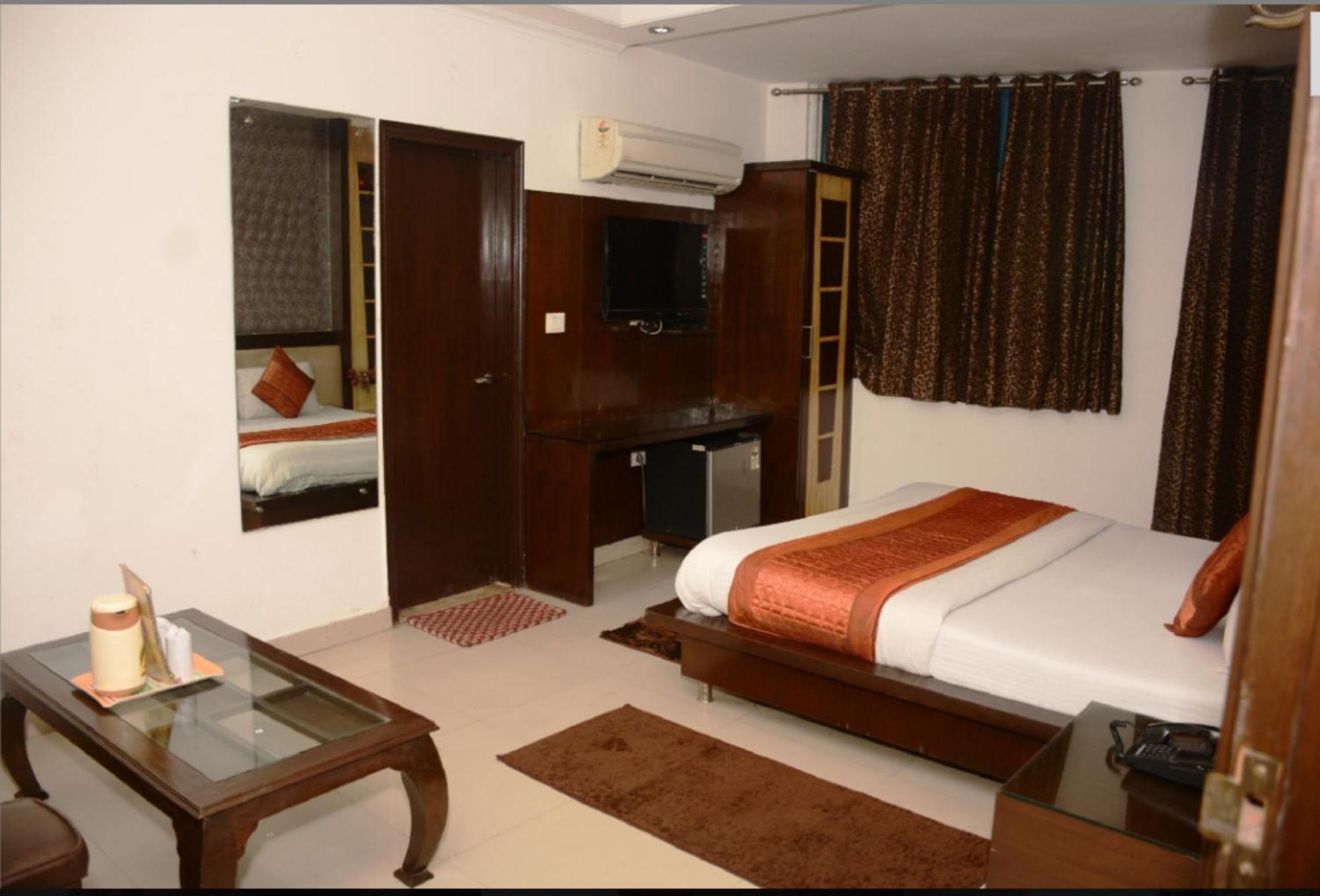 Capital O 6408 Hotel Delhi Heart Nova Deli Exterior foto