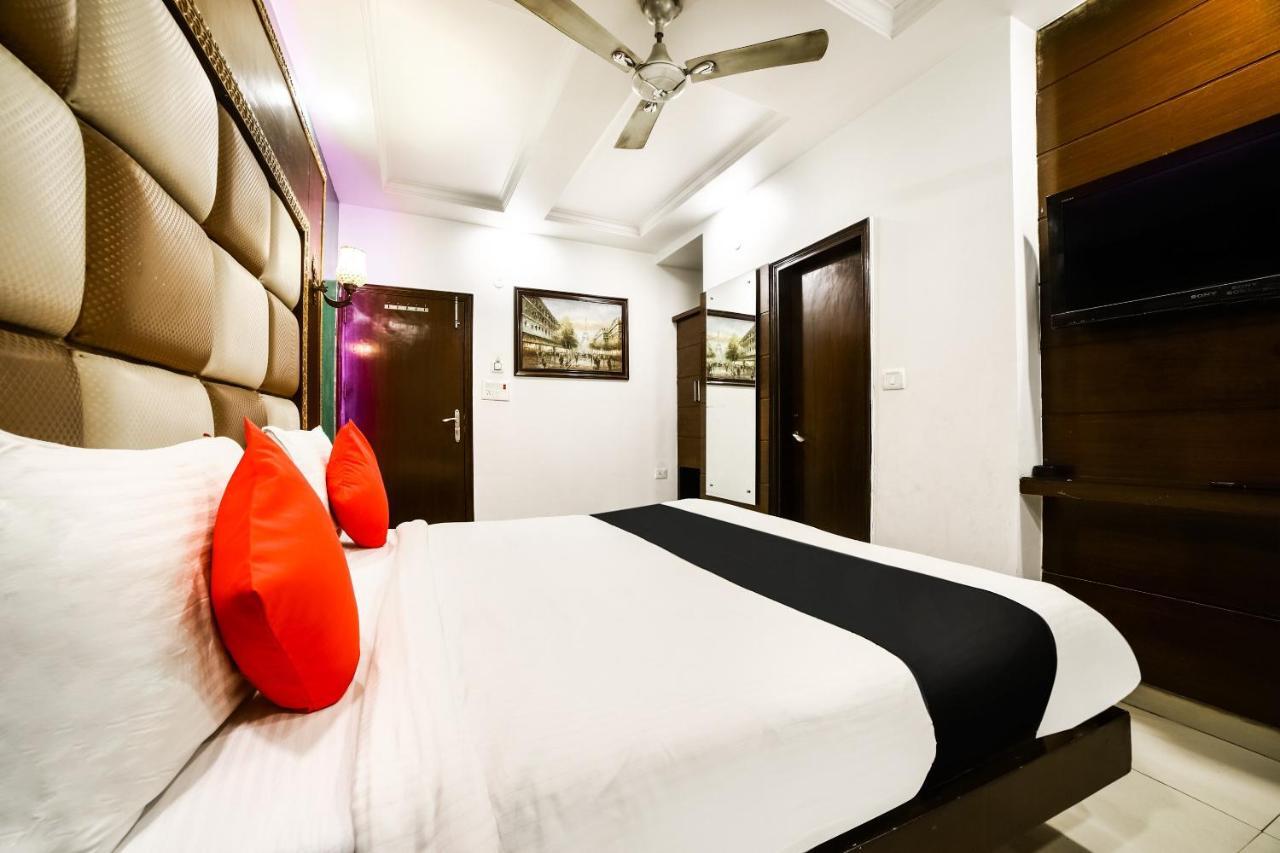 Capital O 6408 Hotel Delhi Heart Nova Deli Quarto foto